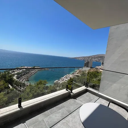 The Queen's Lion Premium * Sarandë