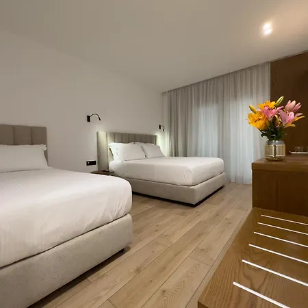 The Queen's Lion Premium * Sarandë