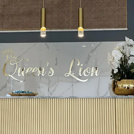 The Queen's Lion Premium