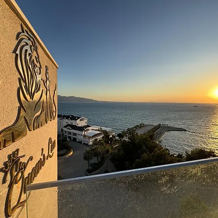 ホテル The Queen's Lion Premium Sarandë