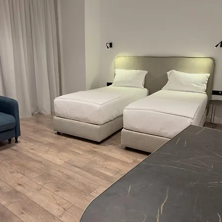 The Queen's Lion Premium Sarandë