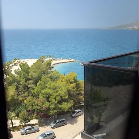 The Queen's Lion Premium Hotel *