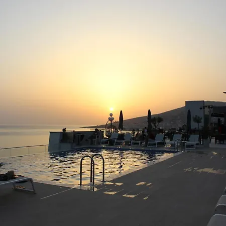 The Queen's Lion Premium Sarande