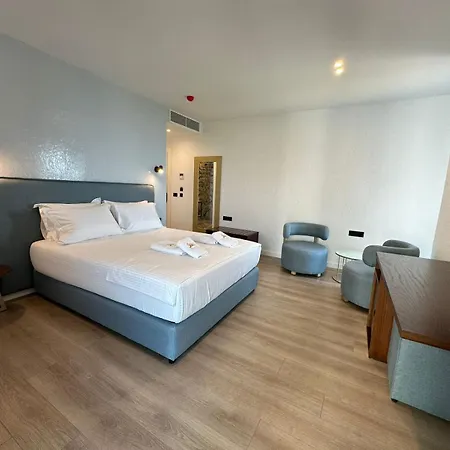 The Queen's Lion Premium * Sarandë